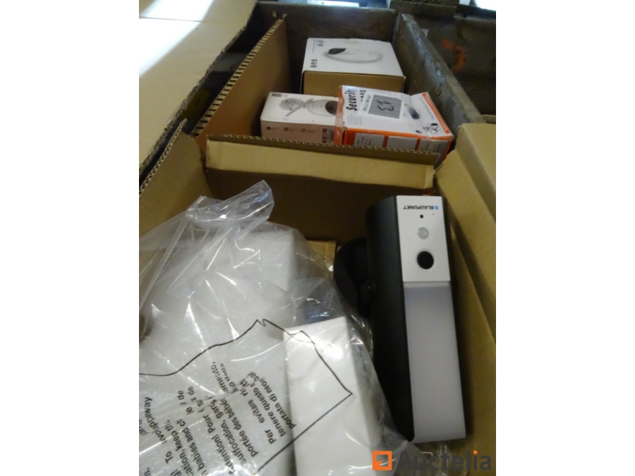 5 Surveillance cameras Store value 460 € - Heating - auctelia.com