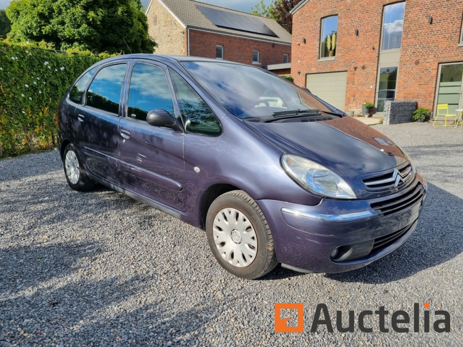 What do you think to the Citroen Xsara Picasso? Well it's a