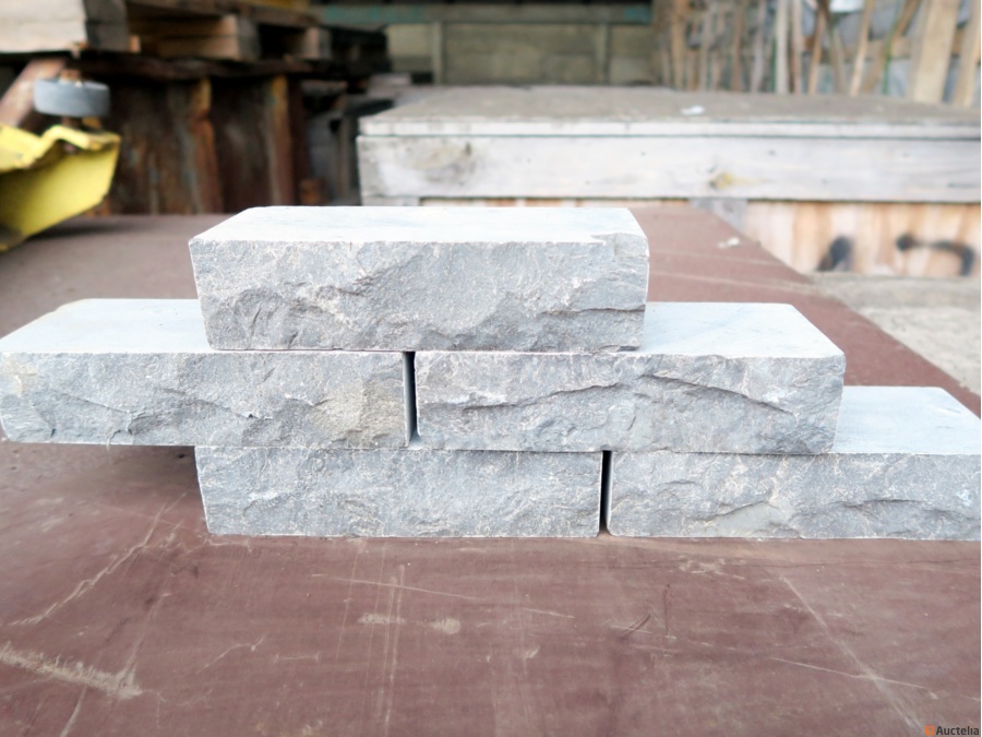 Cleaved Bluestone bricks 2 Edges - 15 Pallets used at auction - Auctelia