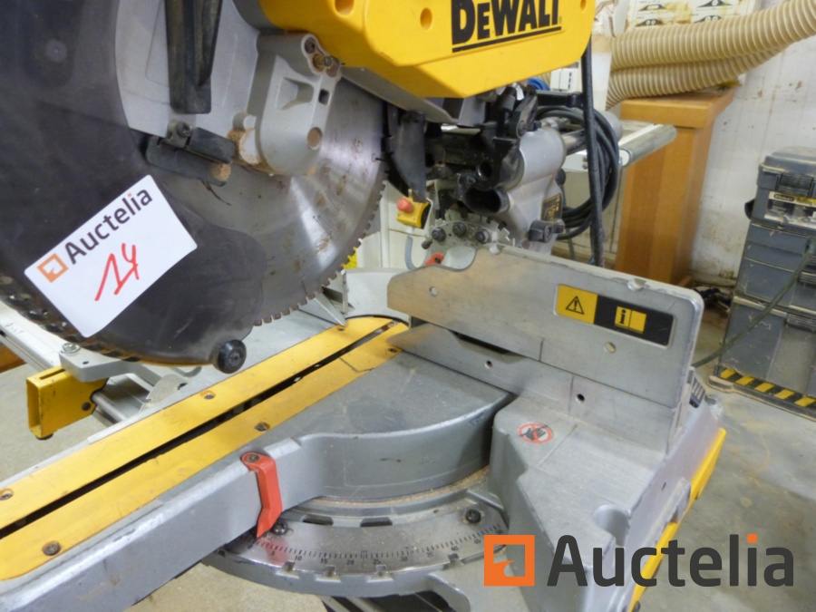 Dewalt 718 best sale miter saw