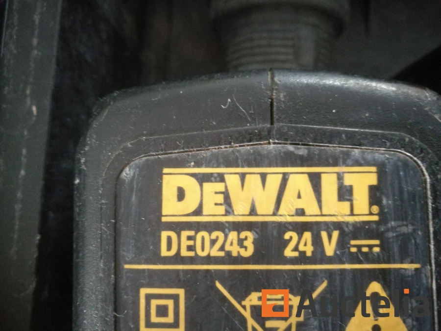 Dewalt cheap dc223 24v