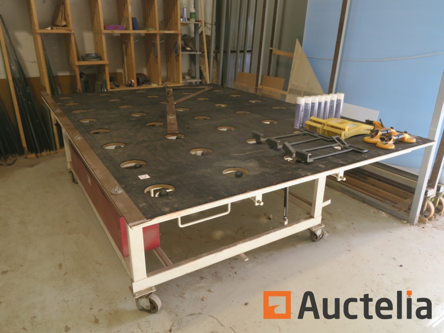 Tilt glass cutting table