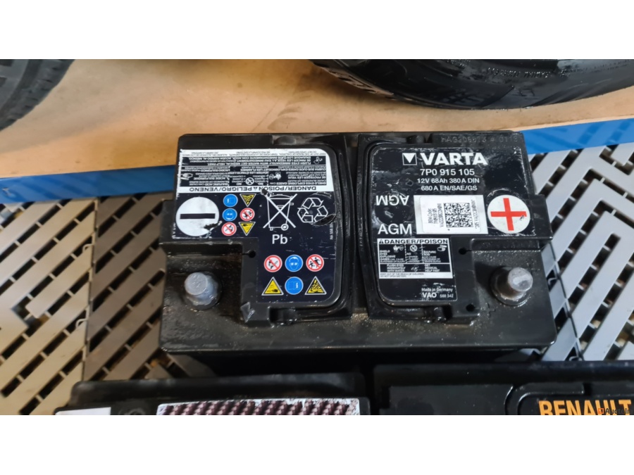 Lot de batteries pour voitures (VARTA-RENAULT-..) - Pièces de rechange 