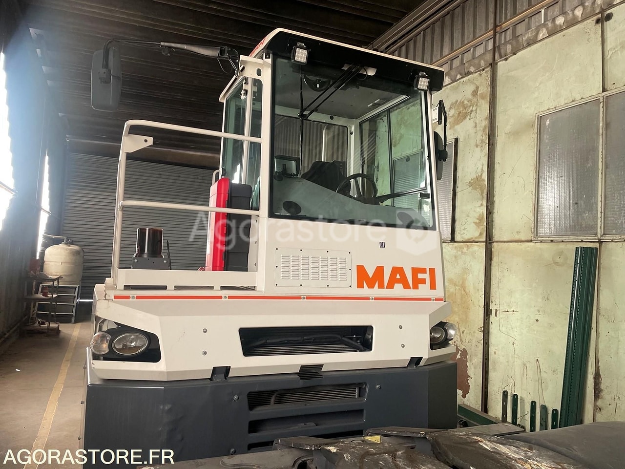 TRACTEUR TERMINAL MAFI T230 d'occasion aux enchères - Agorastore